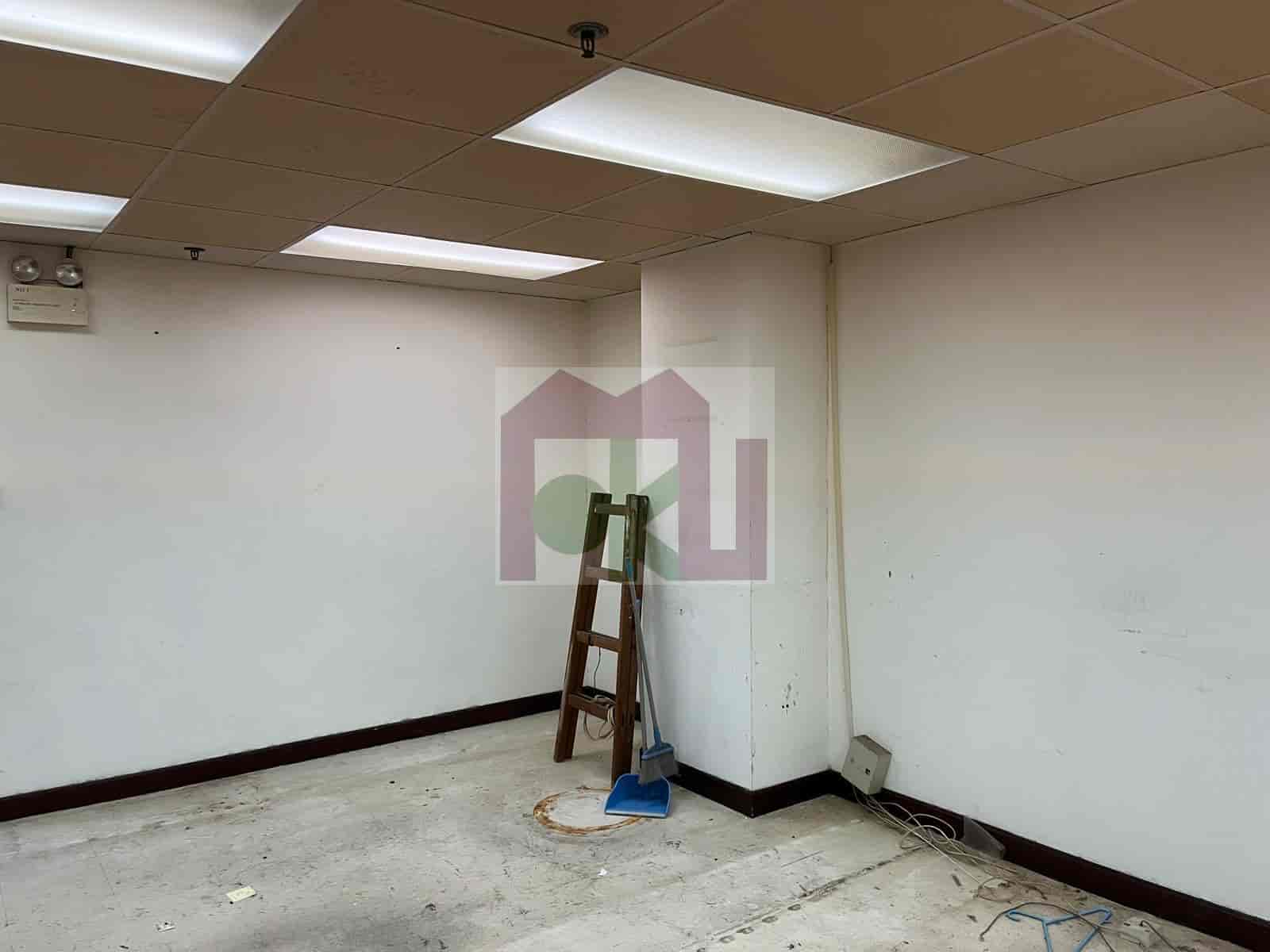 Budget Office for Rent in Cheung Sha Wan - Chou Chong Commercial Building 555 sq.ft. (Ref:68908) | Moku Property